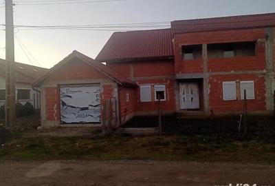 Casă cu 5 camere cu Teren 1000 Mp în Peciu Nou - 8