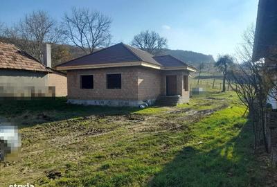 Casă cu 4 camere decomandat în Gruișor - 2