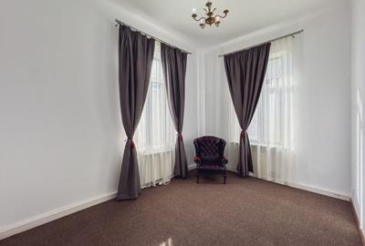 Birou, de 82.889999389648 mp, în Central - 5