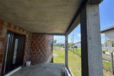 Casa la ro?u de vanzare in Satulung - 4