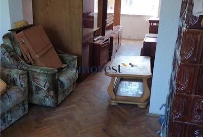 Casă cu 6 camere cu Teren 600 Mp în Păulești - 1