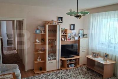 Apartament cu 3 camere semidecomandat, mobilat în Central - 1