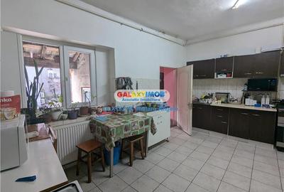 Calea Calarasilor,tot etaj 1/ 1, suprafata 200 mp,garaj,curte - 10