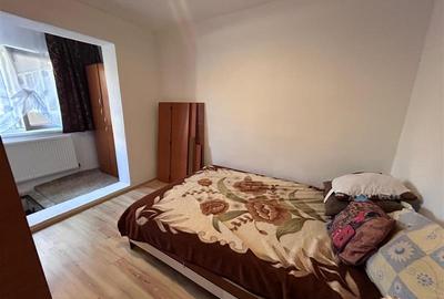 Apartament cu 3 camere semidecomandat, mobilat în Micro III - 3