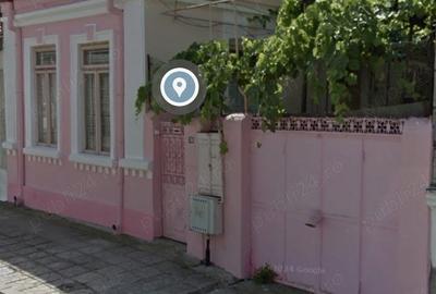 Casă cu 3 camere cu Teren 176 Mp în Central