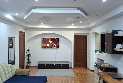 Apartament cu 3 camere, mobilat în Central