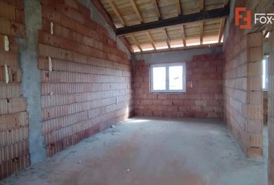 Casă cu 5 camere cu Teren 803 Mp în Săcălaz