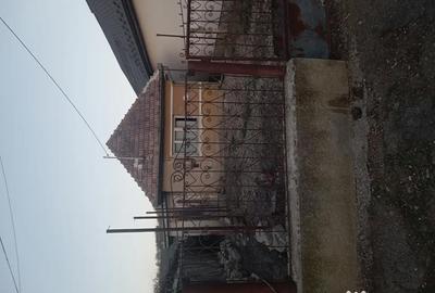 Casă cu 4 camere în Central - 2