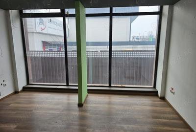Spațiu comercial, de 50 mp, în Central - 3