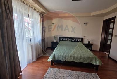 Casă cu 7 camere cu Teren 1371 Mp în Nord-Est - 48