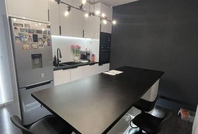 Casa S+P+E+M | 605 mp utili | 10 camere | 3 bucatarii | 4 bai | 3 terase | Garaj - 23