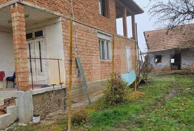 Casă cu 4 camere în Luna - 9