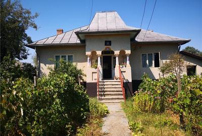 Casă cu 4 camere cu Teren 2000 Mp în Sinești - 1