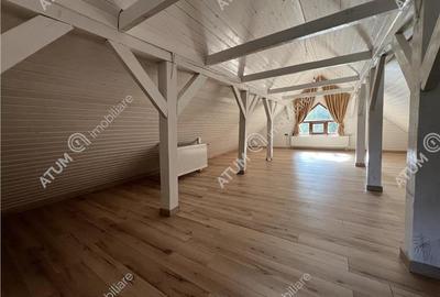 Cabana cu 7 camere 7 bai si teren 1000 mp in Avrig zona Mlaci - 12