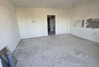 Garsonieră decomandată în Baza 3 - 6