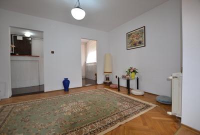 Apartament cu 2 camere decomandat în Medicină