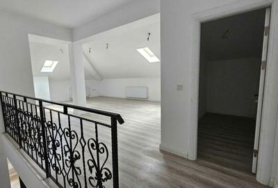 Casă cu 4 camere decomandat în Central - 3