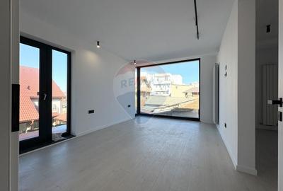 Casă cu 8 camere cu Teren 700 Mp în Faleza Nord - 20