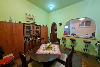 Casă individuală cu 8 camere cu Canalizare în Central - 22