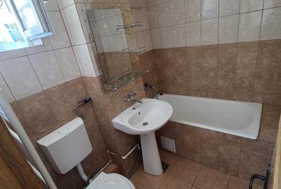 Apartament cu 3 camere semidecomandat în Central - 1