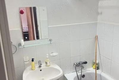 Garsonieră decomandată în Titan