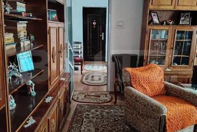 Apartament cu 2 camere semidecomandat, mobilat în Micro 4 - 2