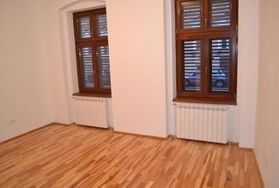 Spațiu comercial, de 42 mp, în Central - 6
