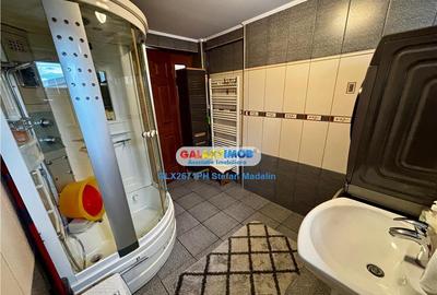 Casă cu 5 camere cu Canalizare în Central