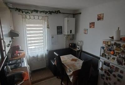 Apartament cu 2 camere semidecomandat în Km 4-5 - 2