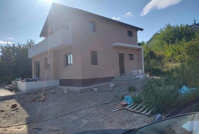 Casă cu Teren 760 Mp în Central