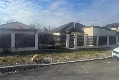 Casă cu 2 camere cu Teren 220 Mp în Central