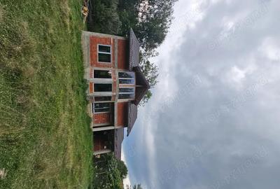 Casă cu 5 camere cu Teren 1067 Mp în Central - 2