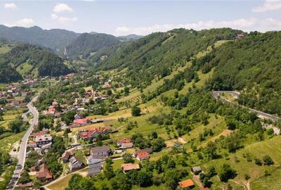 Teren de 2327 mp, în Moieciu - 10