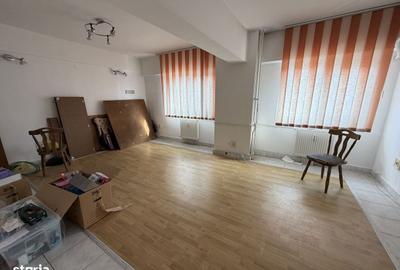 Spațiu comercial, de 66 mp, în Central - 9