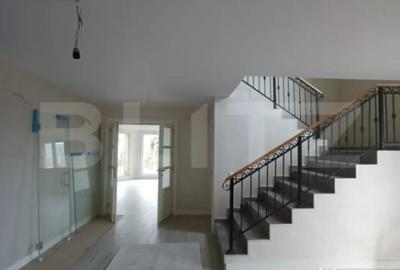 Casă cu 5 camere cu Teren 1590 Mp în Luna - 15