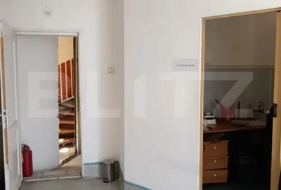 Casă cu 5 camere cu Teren 739 Mp în Central