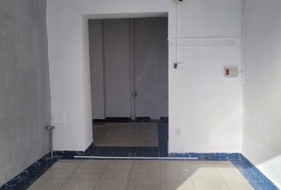 Spațiu comercial, de 32 mp, în Central - 4