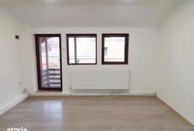 Casă cu 8 camere cu Teren 250 Mp în Grivița - 1