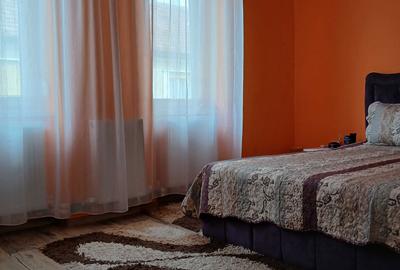 Casă cu 3 camere cu Teren 425 Mp în Central - 1