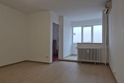 Garsoniera semidecomandata proaspat renovata - 2