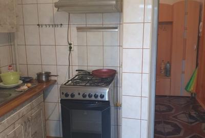 Apartament cu 3 camere decomandat în Călărași - 2