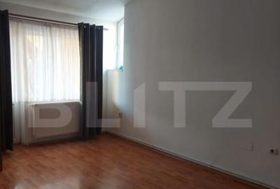 Apartament cu 4 camere semidecomandat în 9 Mai - 1