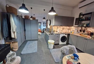 Spațiu comercial, de 1,200 mp, în Central - 3