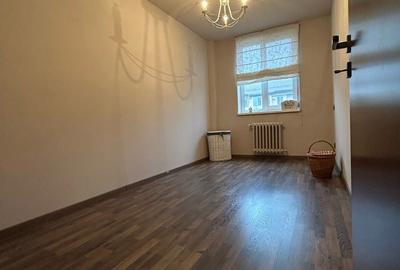 Apartament cu 3 camere decomandat în Motru - 9
