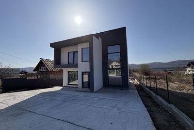 Casă cu 4 camere în Central - 3