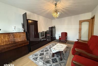 Apartament cu 3 camere decomandat în Micro 6 - 10