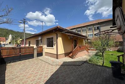 Casa de vanzare, centru, in zona foarte linistita. - 3