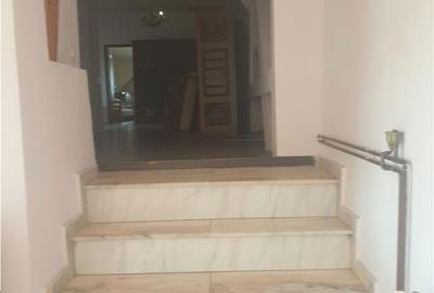 Casă cu 7 camere cu Teren 400 Mp în Siloz - 6