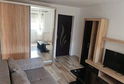Apartament cu 2 camere semidecomandat, mobilat în Victoriei