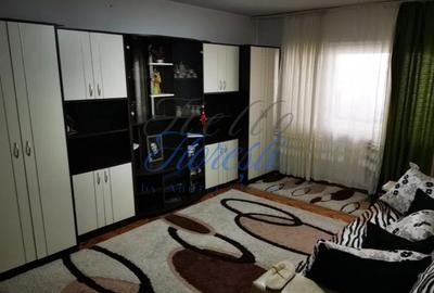 Apartament cu 3 camere semidecomandat, mobilat în Zorilor